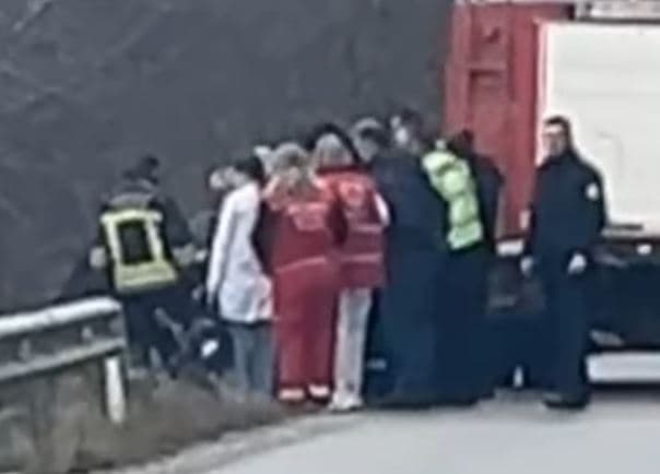 I lënduari nga aksidenti në rrugën Kaçanik-Han i Elezit dërgohet në emergjencë