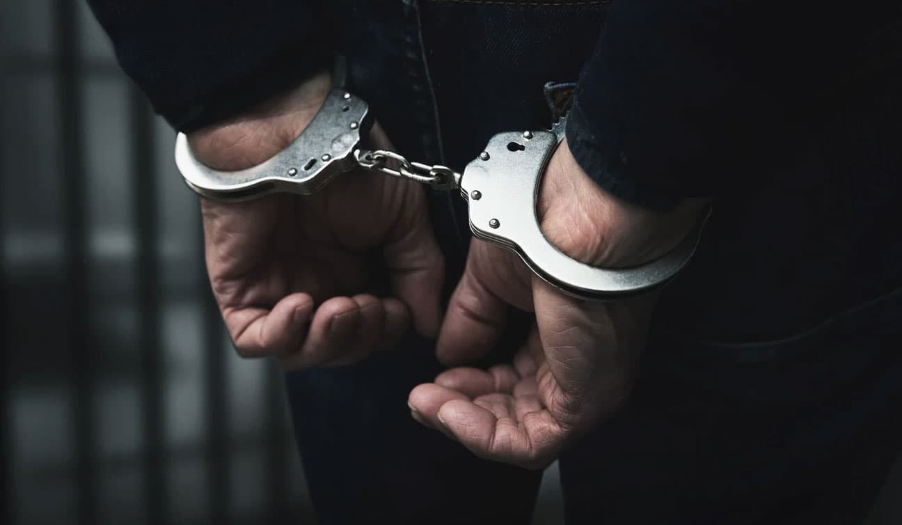 Bie në pranga një person në Obiliq, u kap me armë dhe 12 fishekë