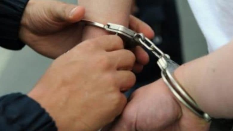 Dhunë në familje në Gjakovë, i dyshuari nën përcjellje të policisë shkon për trajtim mjekësor
