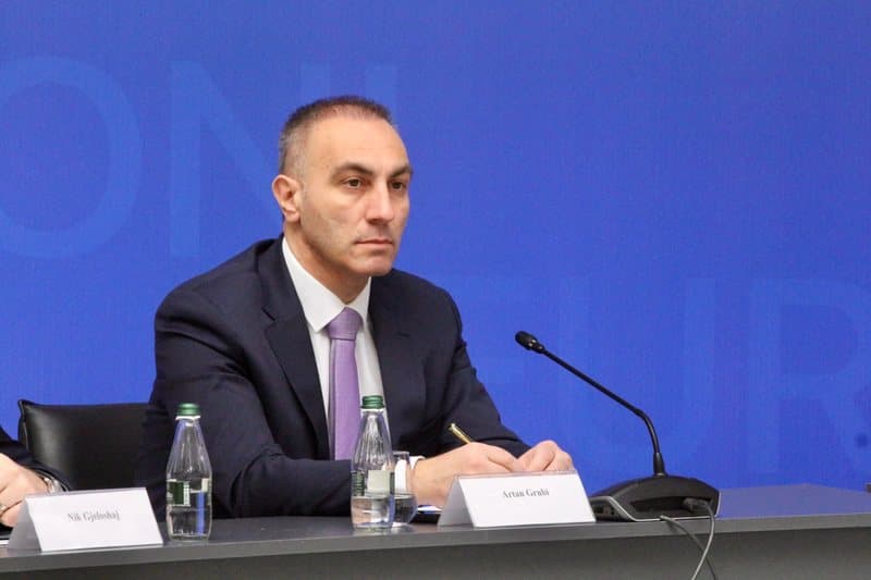 Gazetarja Selimi për ndalimin e Artan Grubit: U vetdorëzua këtë mëngjes (VIDEO)