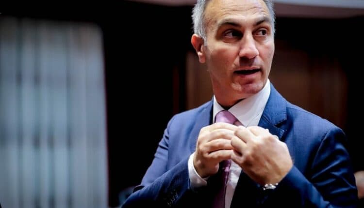 Paraqitet në Bllacë ish-zëvendëskryeministri i Maqedonisë, Artan Grubi - privohet nga liria