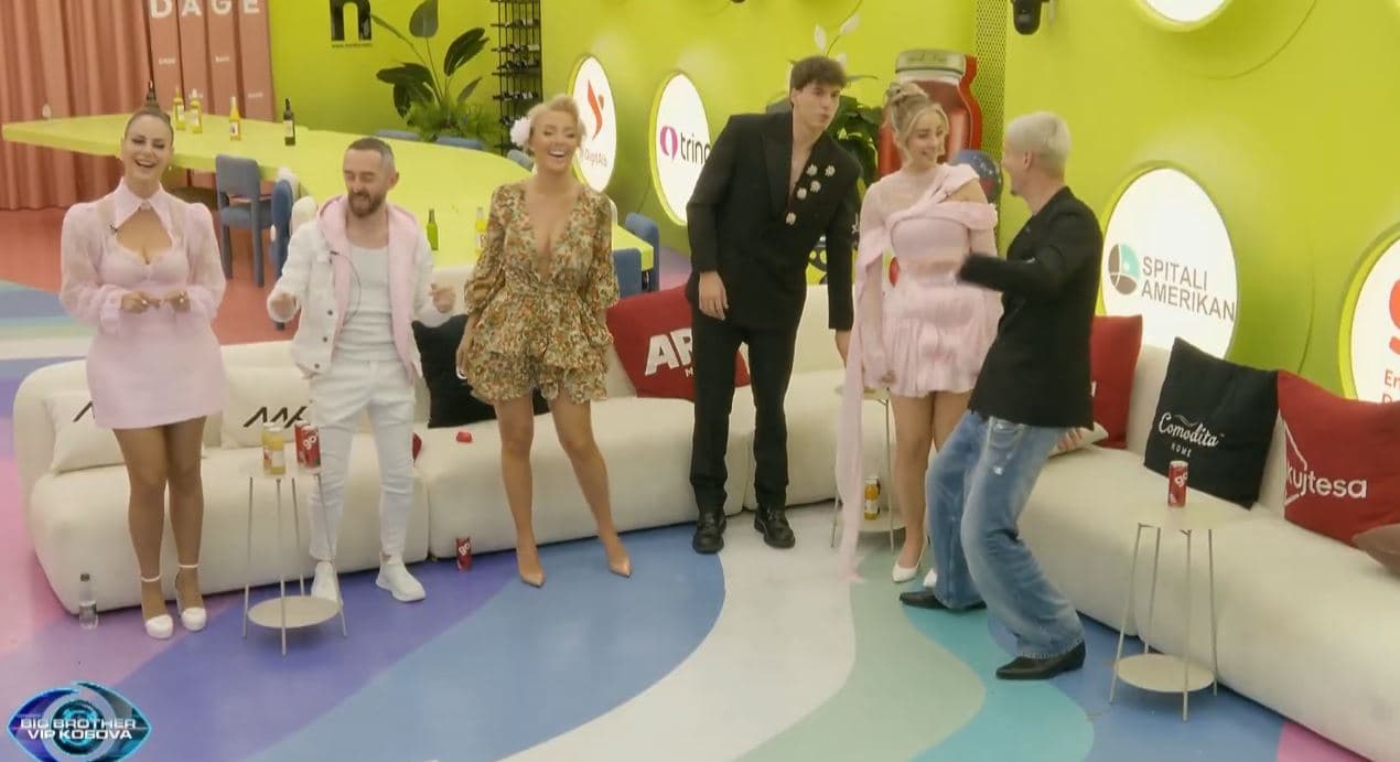Komunikimi i parë me banorët bëhet përmes këngës "Emrin tim" të Xhensilës (VIDEO)