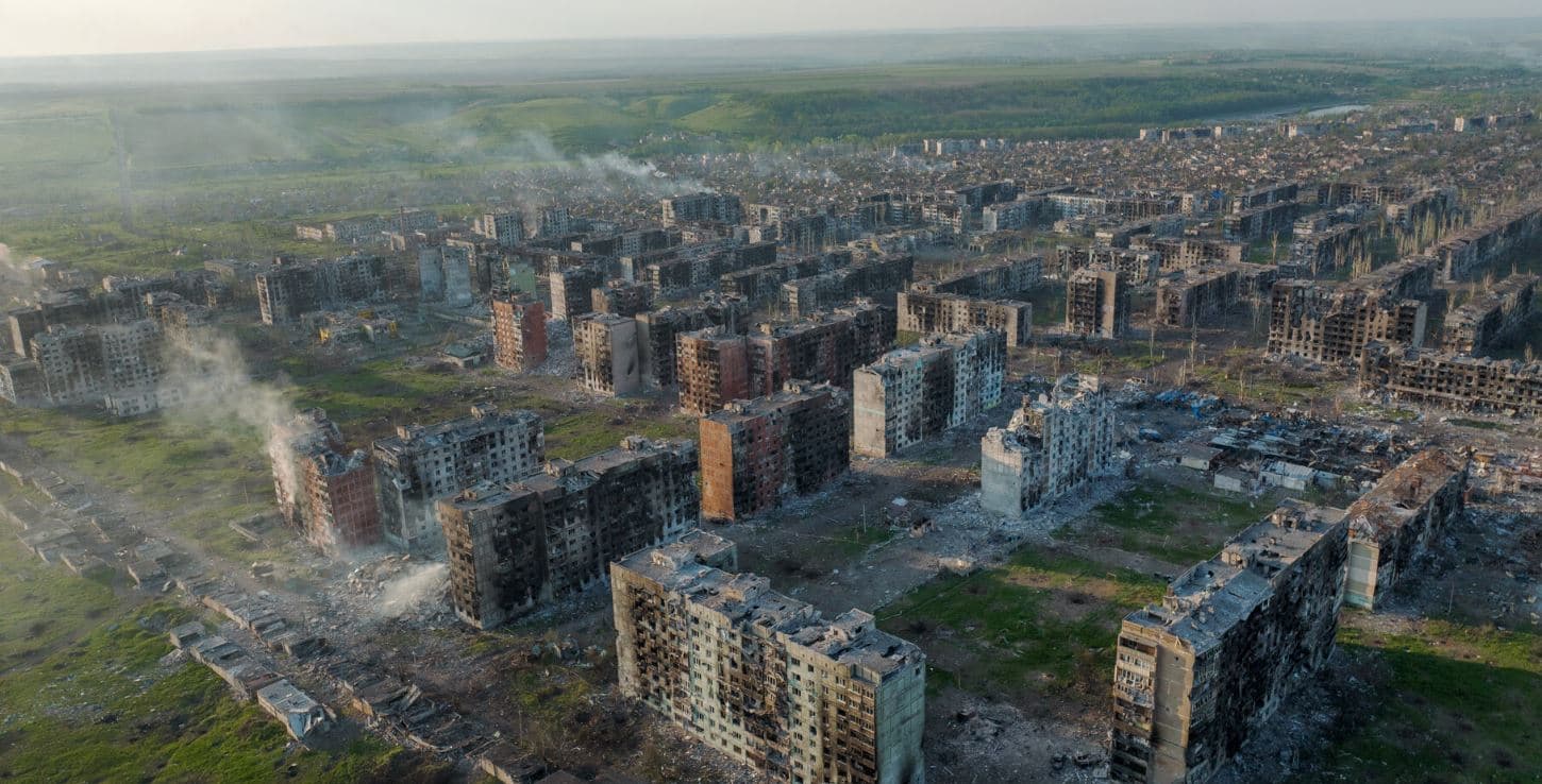 "Krejt çka mbeti pasi hynë rusët", pamjet nga Bakhmuti bëhen virale (VIDEO)