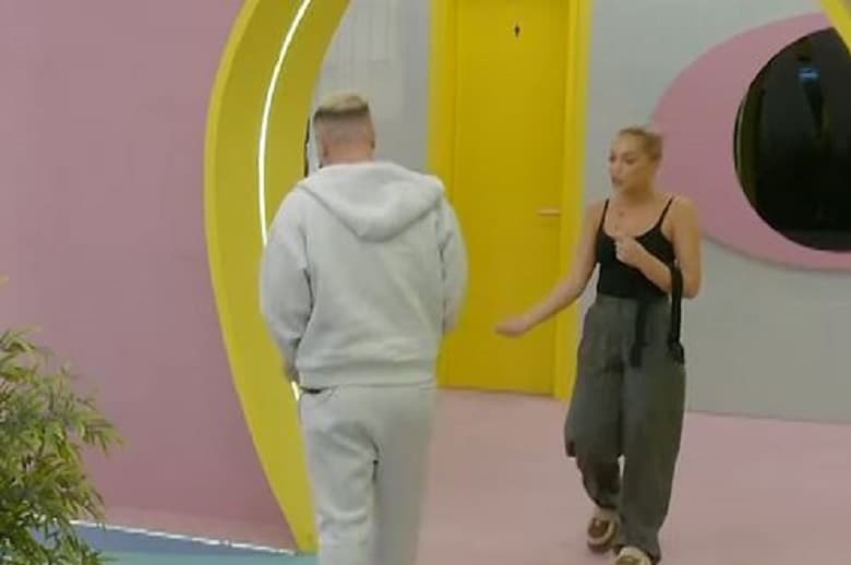 “Sa njerëz kanë derdhur lot për shkakun tënd”, Aurora debaton me Labin (VIDEO)