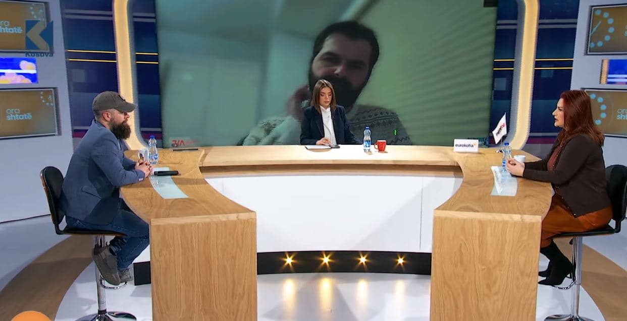 Vajza algjeriane rrihet nga prindërit pasi bëri video pa shami: “Dhuna nuk është edukative” (VIDEO)
