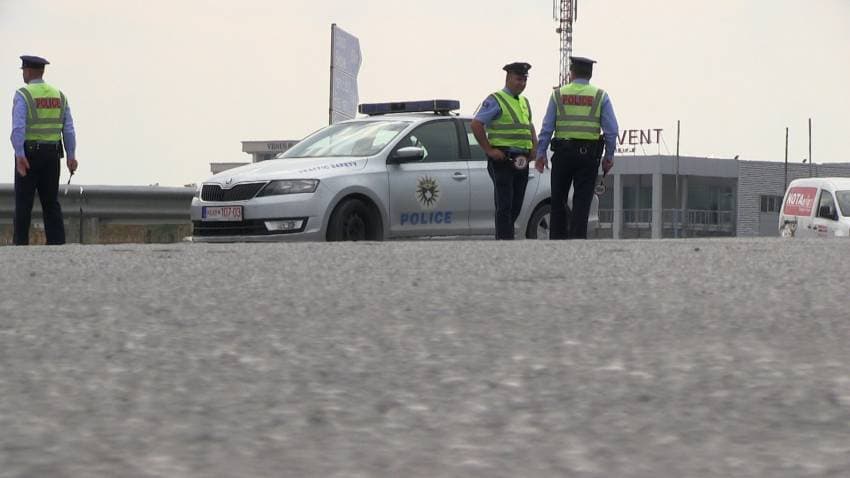 Pejë: Kapet duke vozitur 104 km/h në zonën 40, gjobitet shoferi e i merret leja