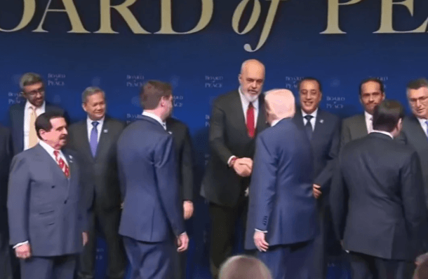 Bordi i Paqes - Trump takon Ramën