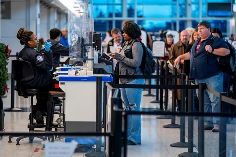 Amerika planifikon të shtrëngojë kushtet për hyrjen e turistëve