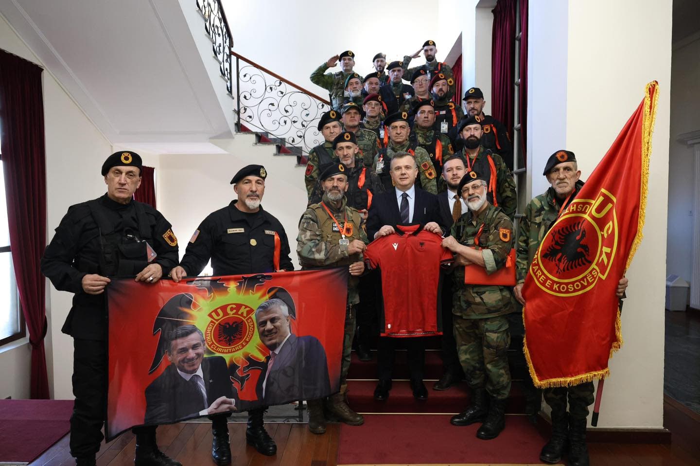 “Fotot e Ditës: Liria ka emër”, Balla publikon fotot pas takimit me ish-luftëtarë të UÇK-së