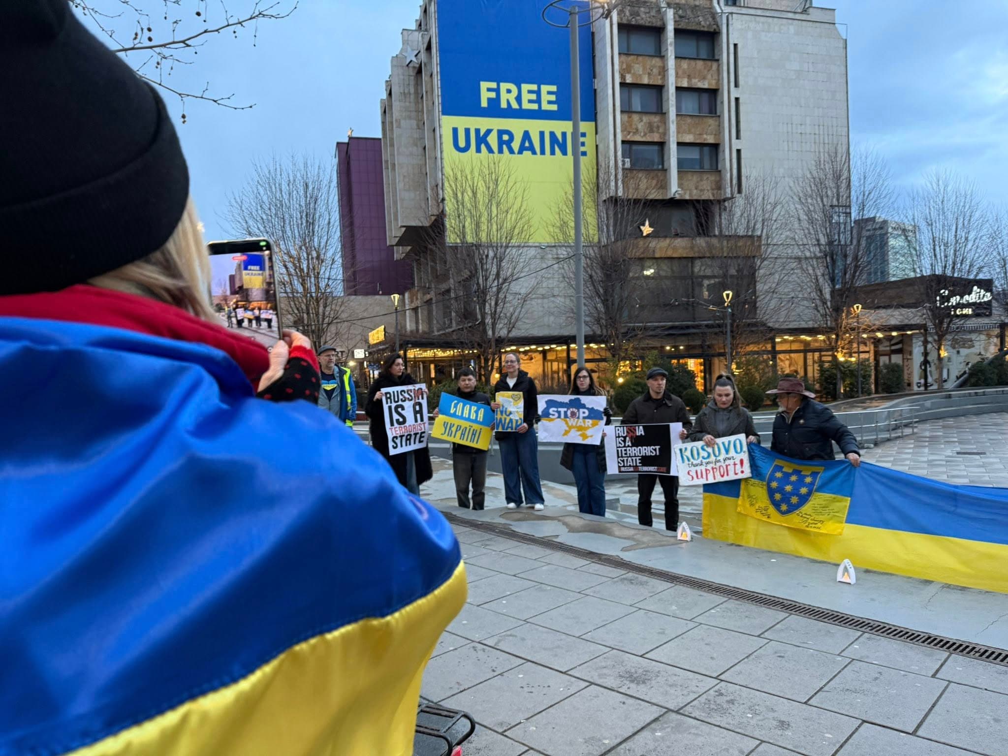 Katër vjet nga nisja e luftës në Ukrainë, solidarizim në Prishtinë