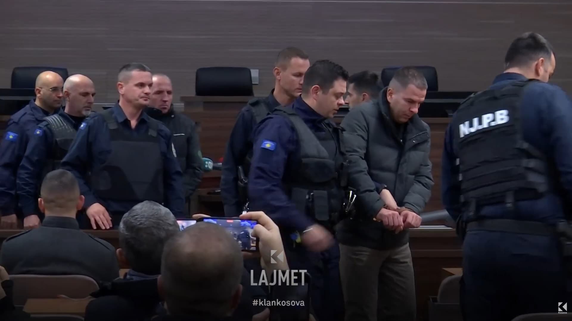 Shpërthimi në Varagë: Refuzohen “sulmuesit”, Kodraliu mbetet prokuror (VIDEO)