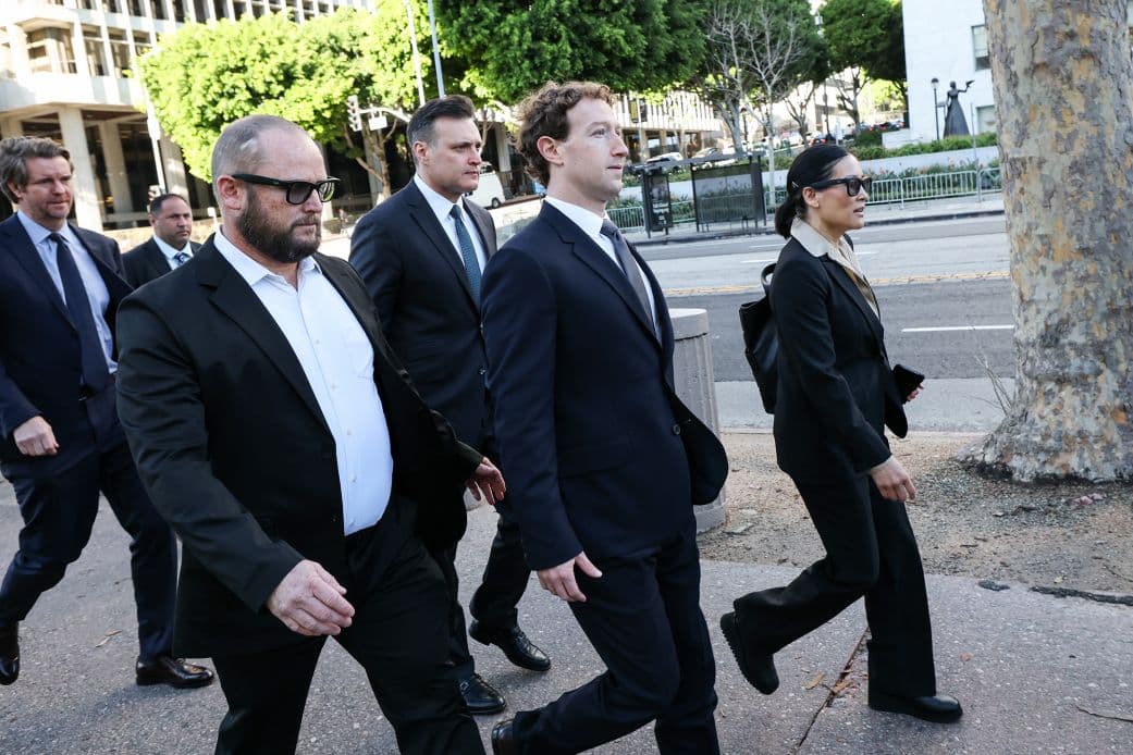 Zuckerberg mbërrin për të dëshmuar në gjyqin për varësinë nga rrjetet sociale