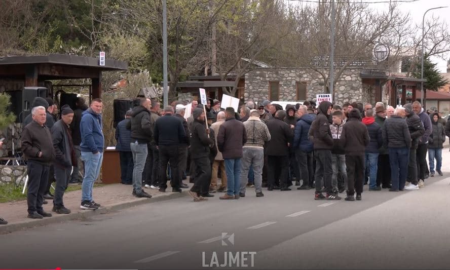 Rugovasit në protestë: “Bjeshka është e jona, jo e shtetit” (VIDEO)