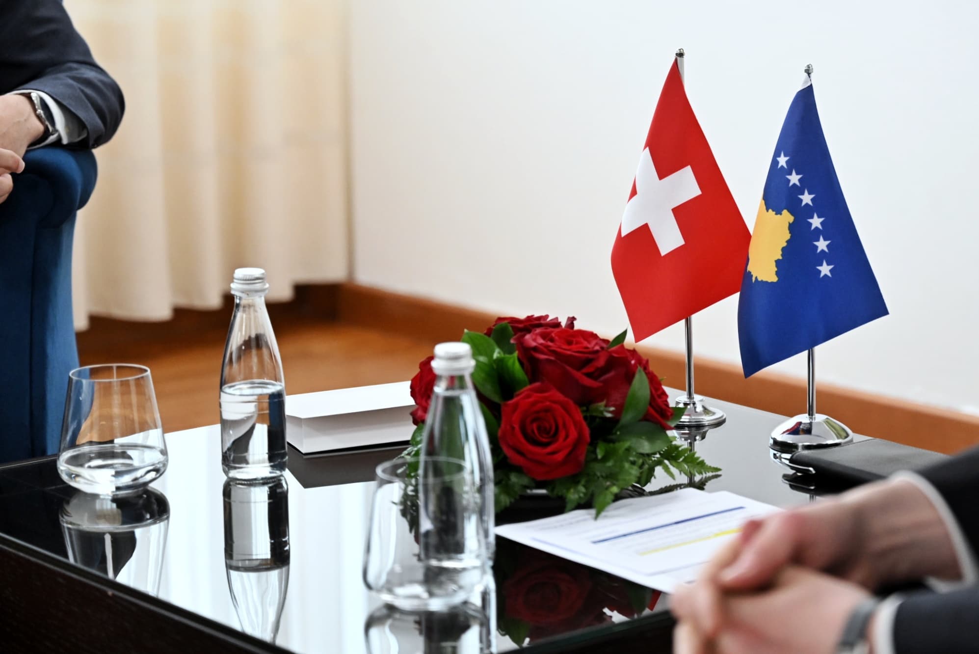 Kurti pret ambasadorin zviceran, theksohet partneriteti dhe mbështetja e Zvicrës për Kosovën