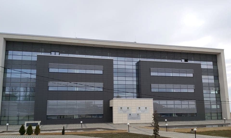 Lëshuan jashtëligjshëm ceritifikata për përdorim të armës, ngrihet aktakuzë ndaj tetë personave