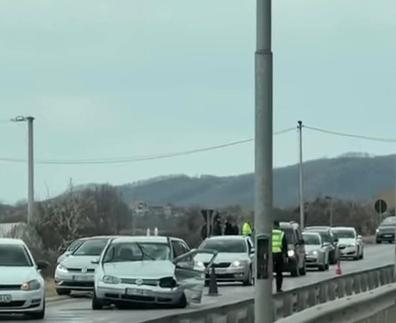 Aksident në rrugën Prishtinë-Podujevë, shtatë të lënduar