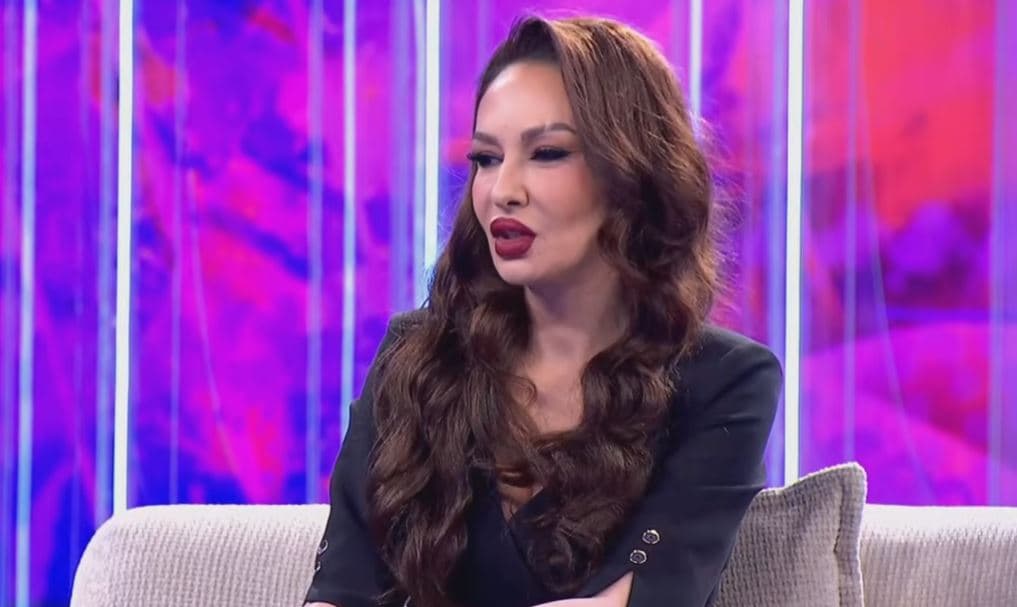 Adelina Ismaili: Dashuria e çmendur për artin më mbajti në muzikë (VIDEO)