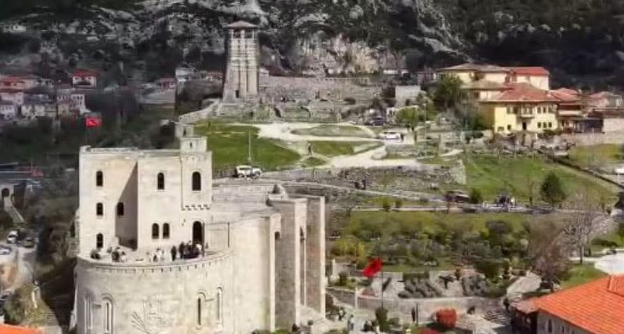 Rama për Muzeun e Krujës: Mbi 1 mijë vizitorë gjatë “të dielës së muzeve” (VIDEO)