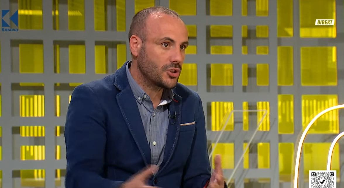 Gazetari Mehmeti: 31-vjeçarja i qëlloi me kallash dy viktimat në Majac të Podujevës (VIDEO)