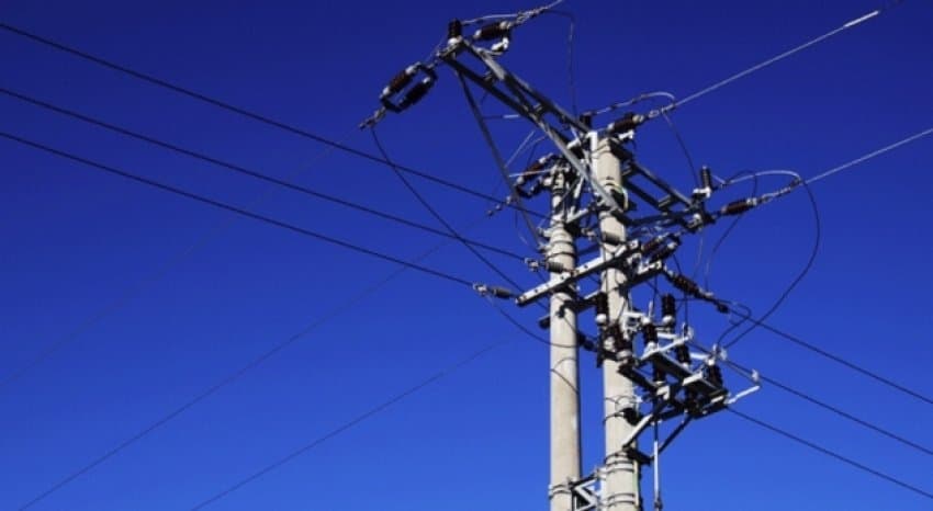 Vidhen trafo dhe kabllot elektrike në Fushë Kosovë, hajnat në arrati