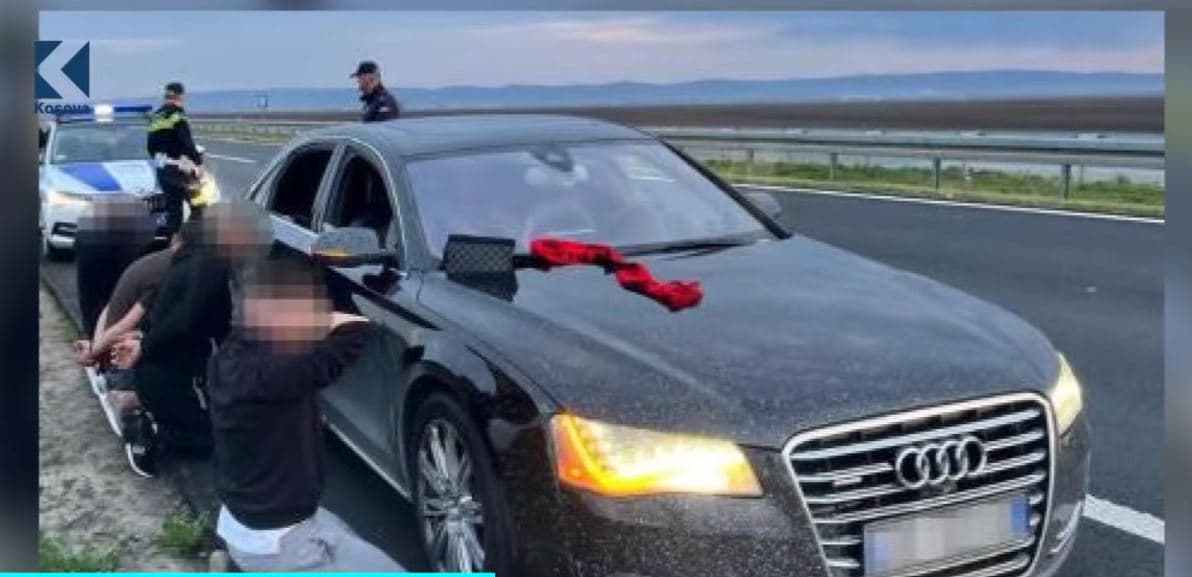 Serbia arreston katër shqiptarë, shfaqën simbolet e Shqipërisë Etnike (VIDEO)