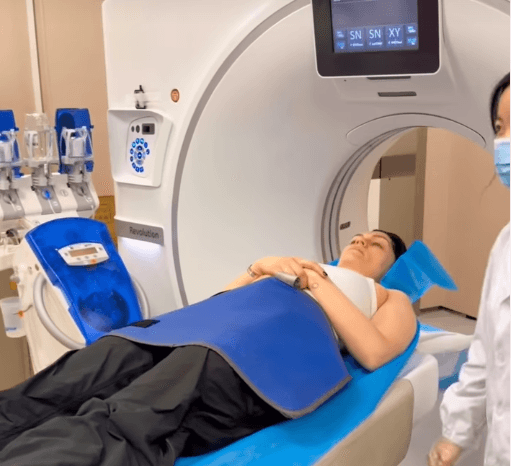 Goditi kokën në veturë, Jessie J dërgohet në spital për rezonancë magnetike