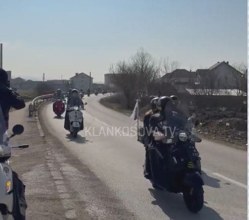 Nga Kryqi i Komoranit drejt Prekazit, një grup motoristësh nderojnë Epopenë e UÇK-së (VIDEO)