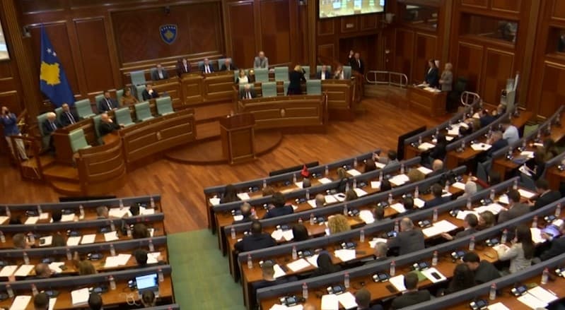 Bllokimi i Kuvendit: Rreth 121 milionë euro peng të Kushtetueses (VIDEO)