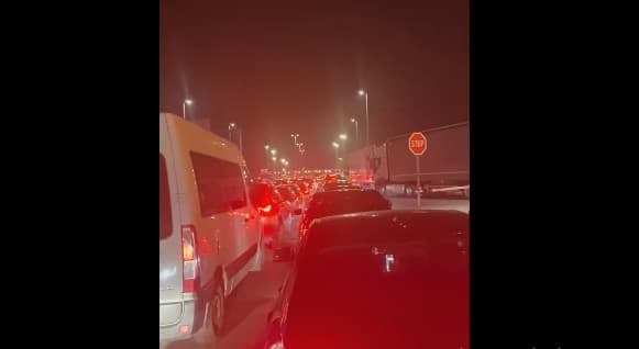 Mërgimtarët në hall: Deri në 6 orë pritje në kufirin Serbi-Kroaci (VIDEO)