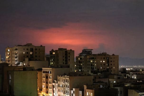 Ushtria izraelite thotë se po kryen sulme ndaj objektivave në Teheran