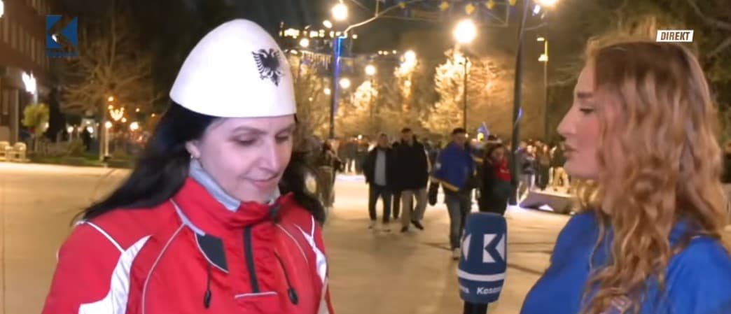 Tifozët “dridhin” sheshet e Prishtinës (VIDEO)