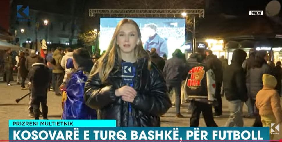“Shadërvani” plot me qytetarë, prizrenasit presin gol nga bashkëvendësi i tyre, Vedat Muriqi (VIDEO)