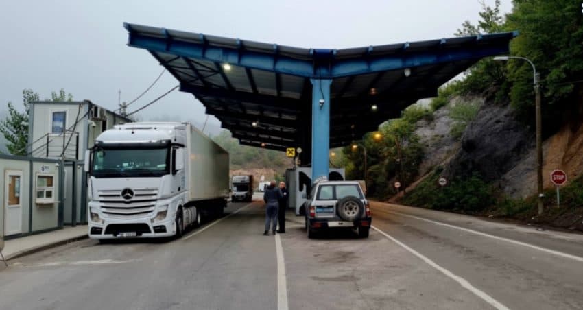 Policia ndalon shtetasen e Serbisë në Jarinje për dokumente të falsifikuara  