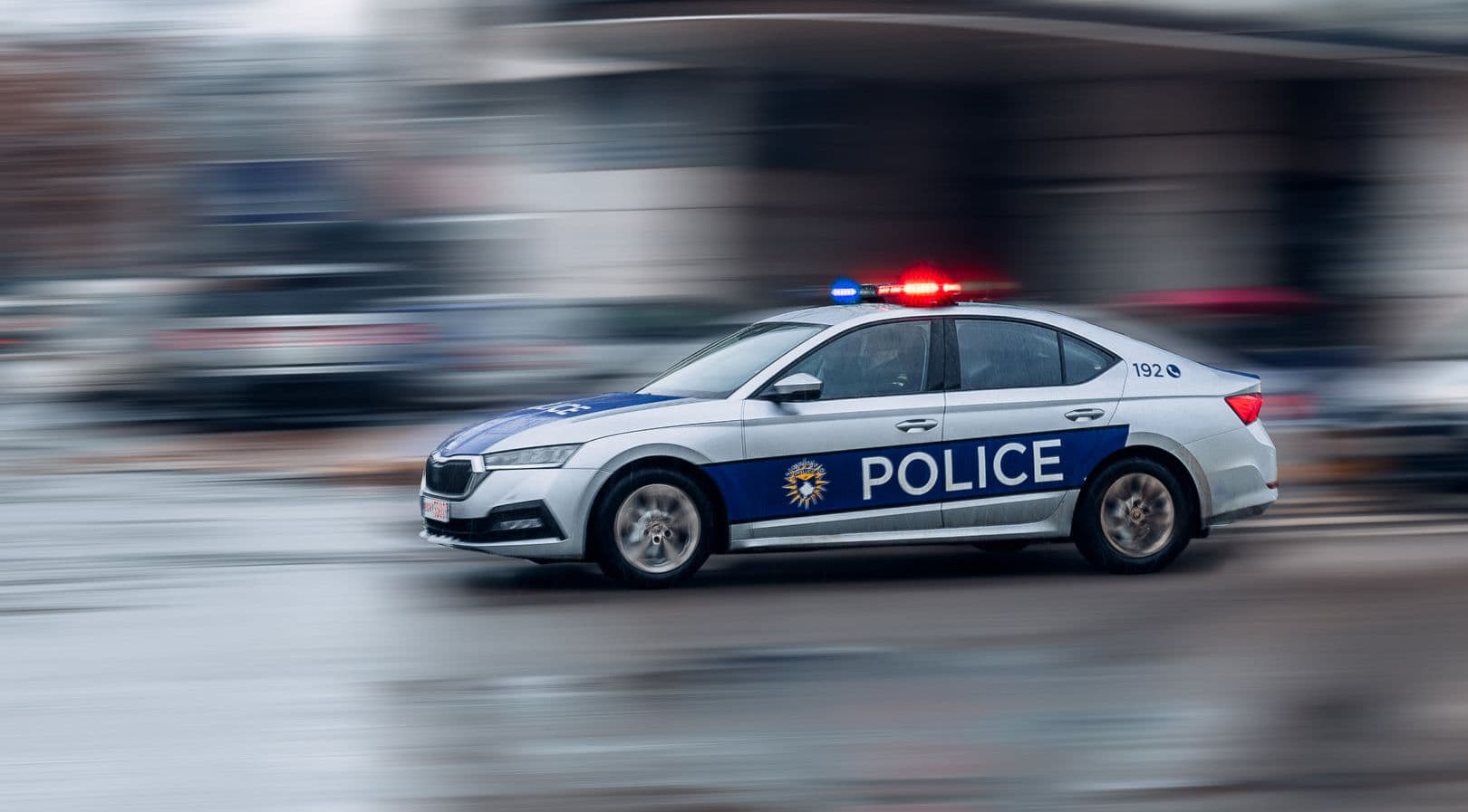 Kanosi pesë policë në krye të detyrës, në pranga prishtinasi