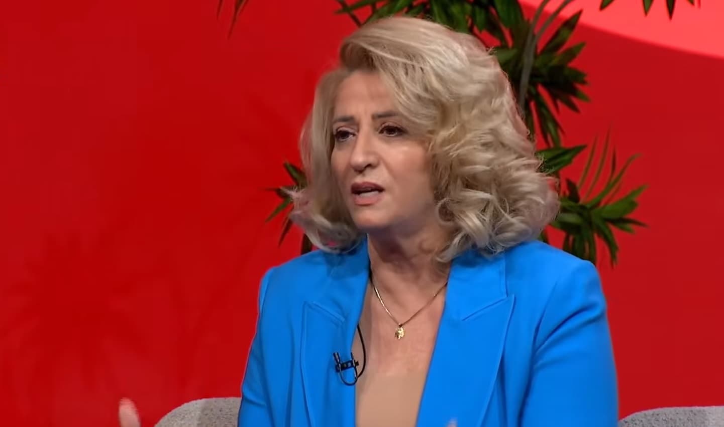 E madhja Shkurte Fejza mbyll intervistën në “Weekend” me “E kam emrin kosovar” (VIDEO)