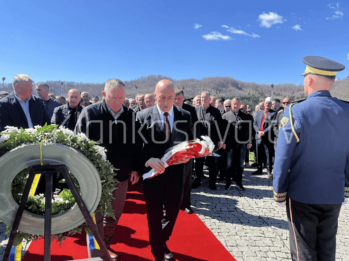 27-vjetori i Betejës së Koshares: Kurti mungoi në homazhe, me agjendë jashtë vendit