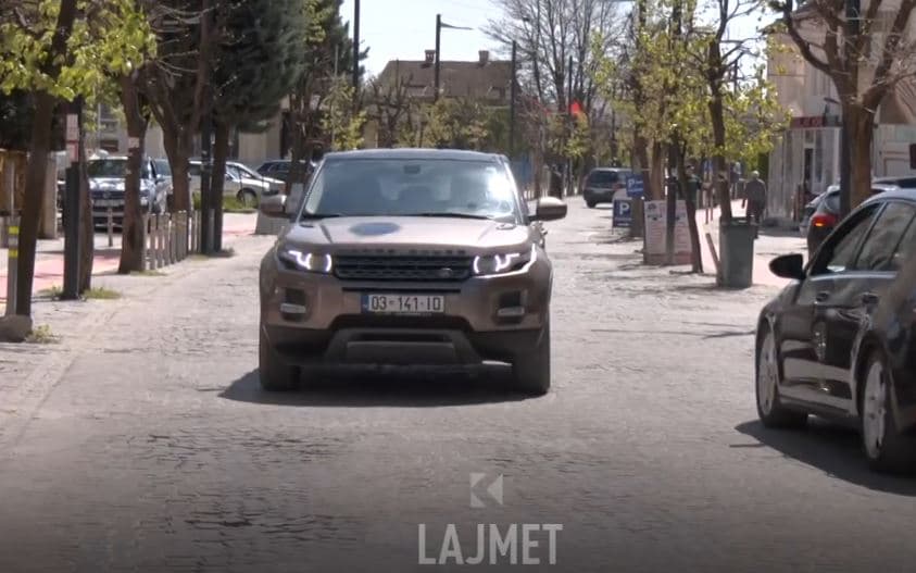 Qendra e Klinës: Hiqet kalldërmi, rikthehet asfalti (VIDEO)