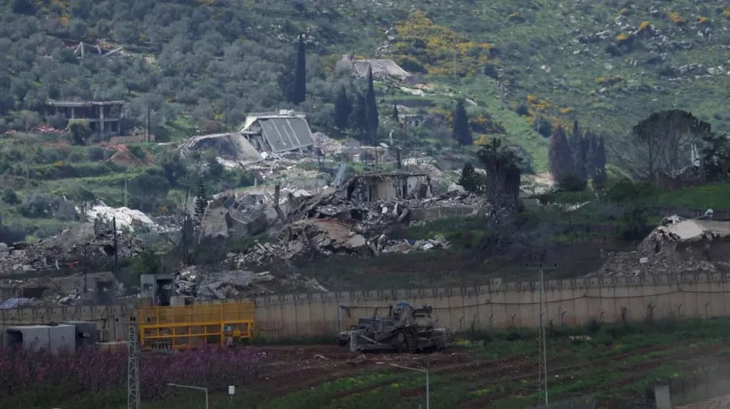 Izraeli dhe Hezbollahu shkëmbejnë sulme gjatë natës
