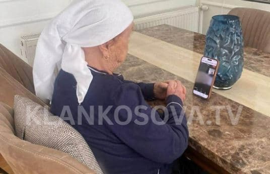 Emocionuese: Nëna e Hashim Thaçit bisedon me ish-presidentin, ia uron ditëlindjen
