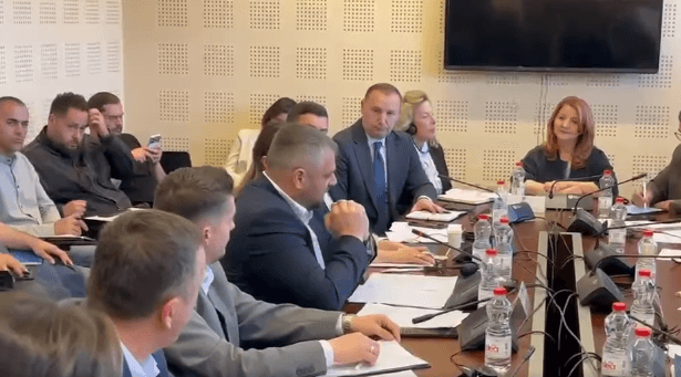 Hoti: Besoj në lirimin e shpejtë të ish-krerëve të UÇK-së në Hagë