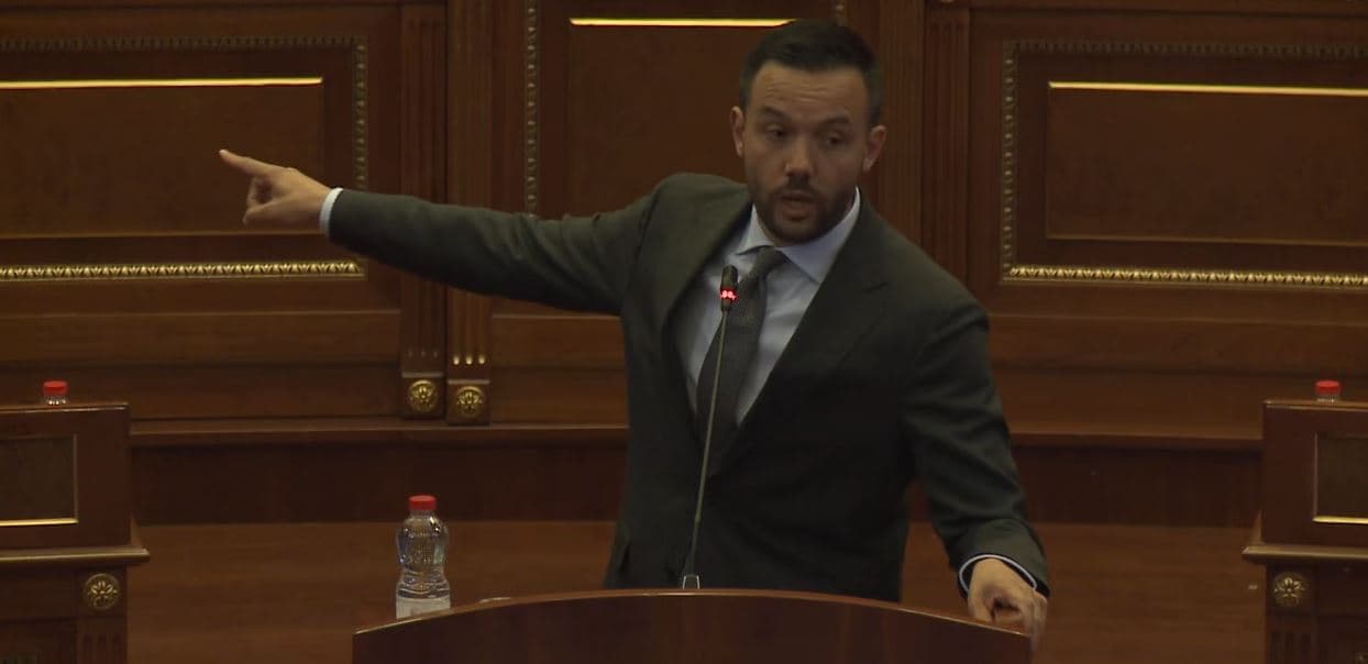 Tahiri i ashpër: Kurtit i vjen marre me ardhë se 20 vjet e ka kallë vendin me qëllimin që me shu AKP-në