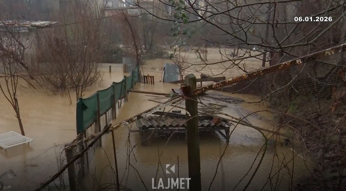 Komunat e vërshuara mbeten në "mëshirë të fatit" (VIDEO)