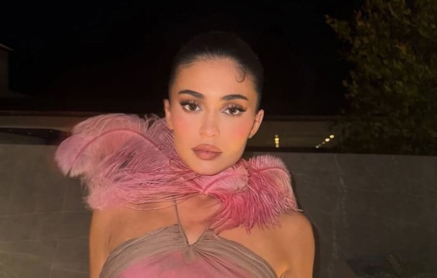 Ish-ndihmësja e padit Kylie Jenner për "diskriminim dhe ngacmim"