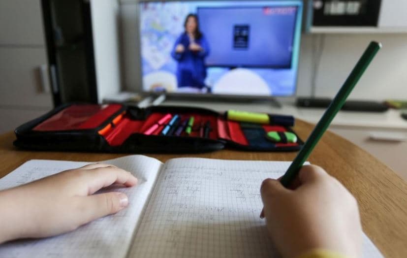 UNESCO: Vajzat përsëri mbeten prapa djemve në matematikë
