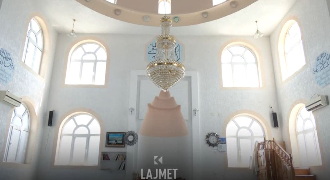 Hajnat në Kamenicë: Vidhen xhamitë e tri fshatrave (VIDEO)