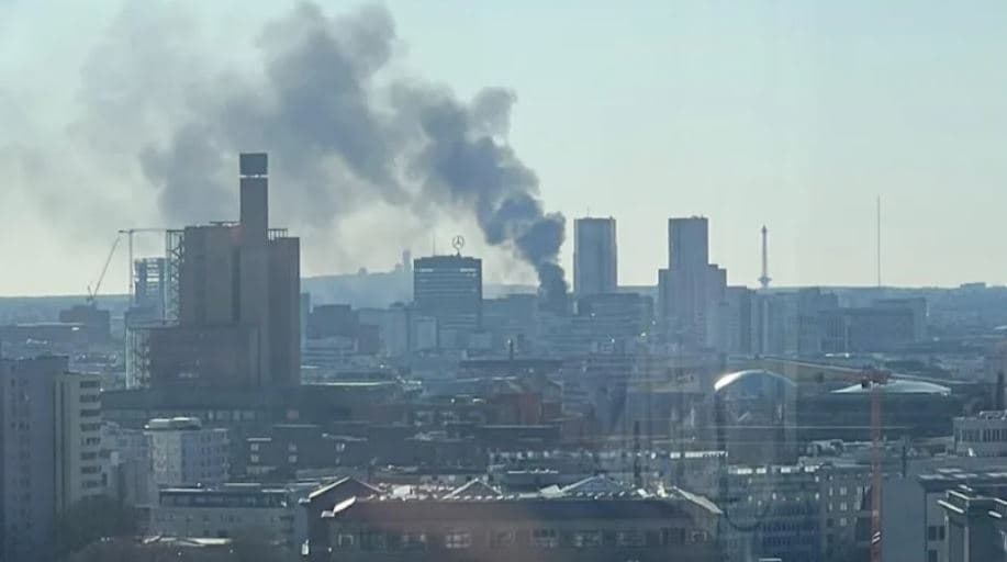 Re e zezë tymi mbuloi Berlinin, 115 zjarrfikës shuan zjarrin