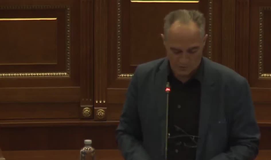 Ekspozita e Shkëlzen Gashit, deputeti Hasani: S'është gabim, por prezantim i deklarimit të UDB-së