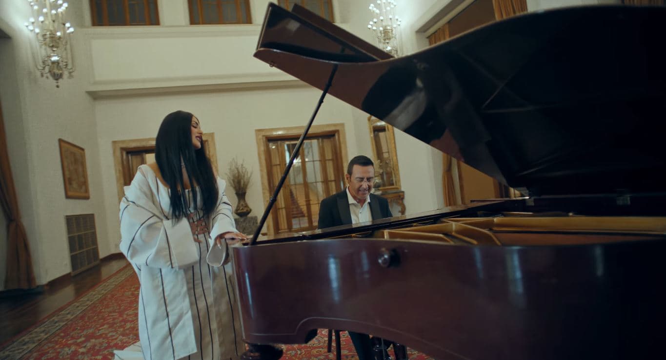 Fifi dhe Pirro Çako publikojnë këngën “Të kam në mend” (VIDEO)