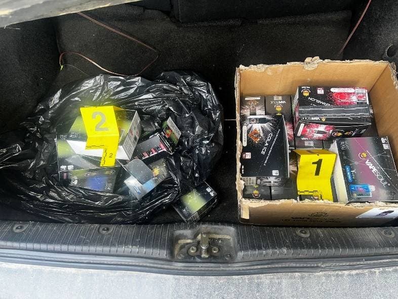 Prangosen katër hajdutë të cigareve elektronike në Vushtrri