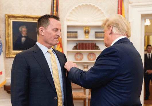 Trump, mes një atentati, shfaq anën njerëzore ndaj Grenellit - e ngushëllon për vdekjen e nënës